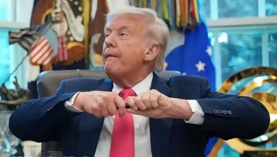 朗普这种人，说白了，就是个无赖，他的任性而为，无法无天，小国都敢怒不敢言，大国又