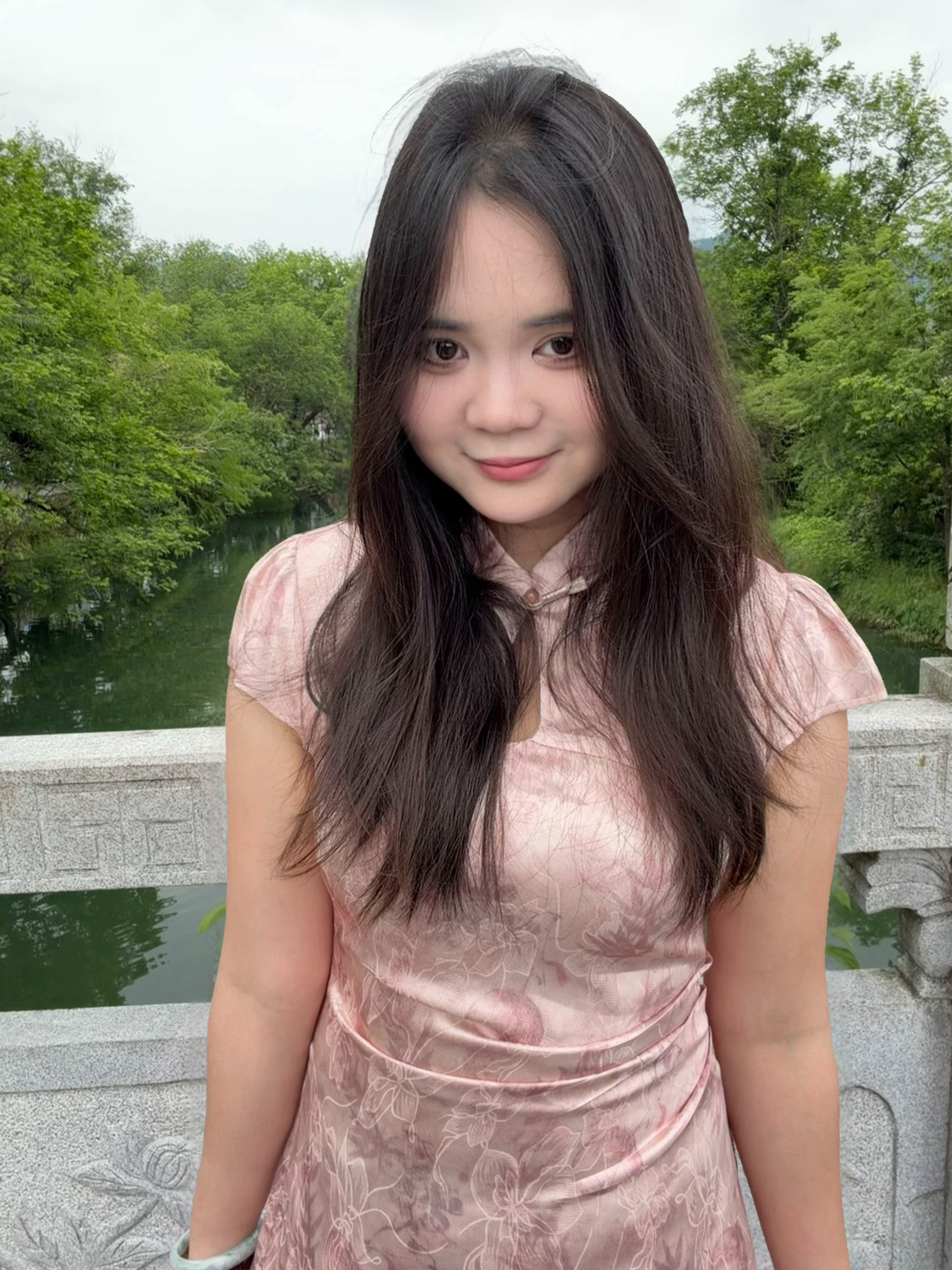 达美乐好吃！源麦甜好吃！螺蛳粉好吃！滨寿司好吃！周黑鸭好吃！和朋友出去玩她给我买