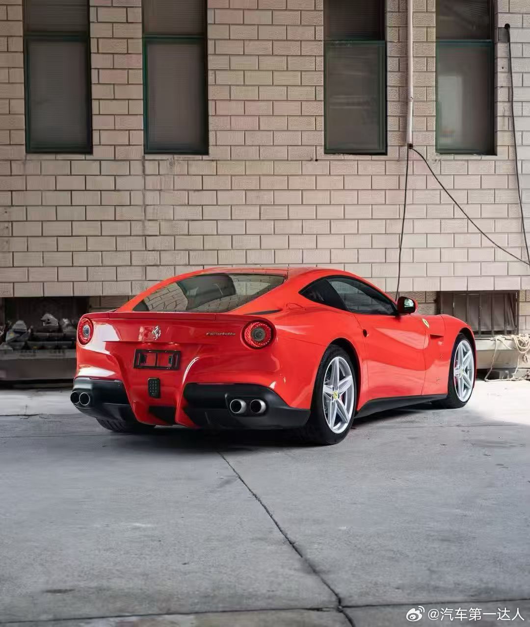 法拉利 F12 berlinetta，17年落户，仅4800公里......