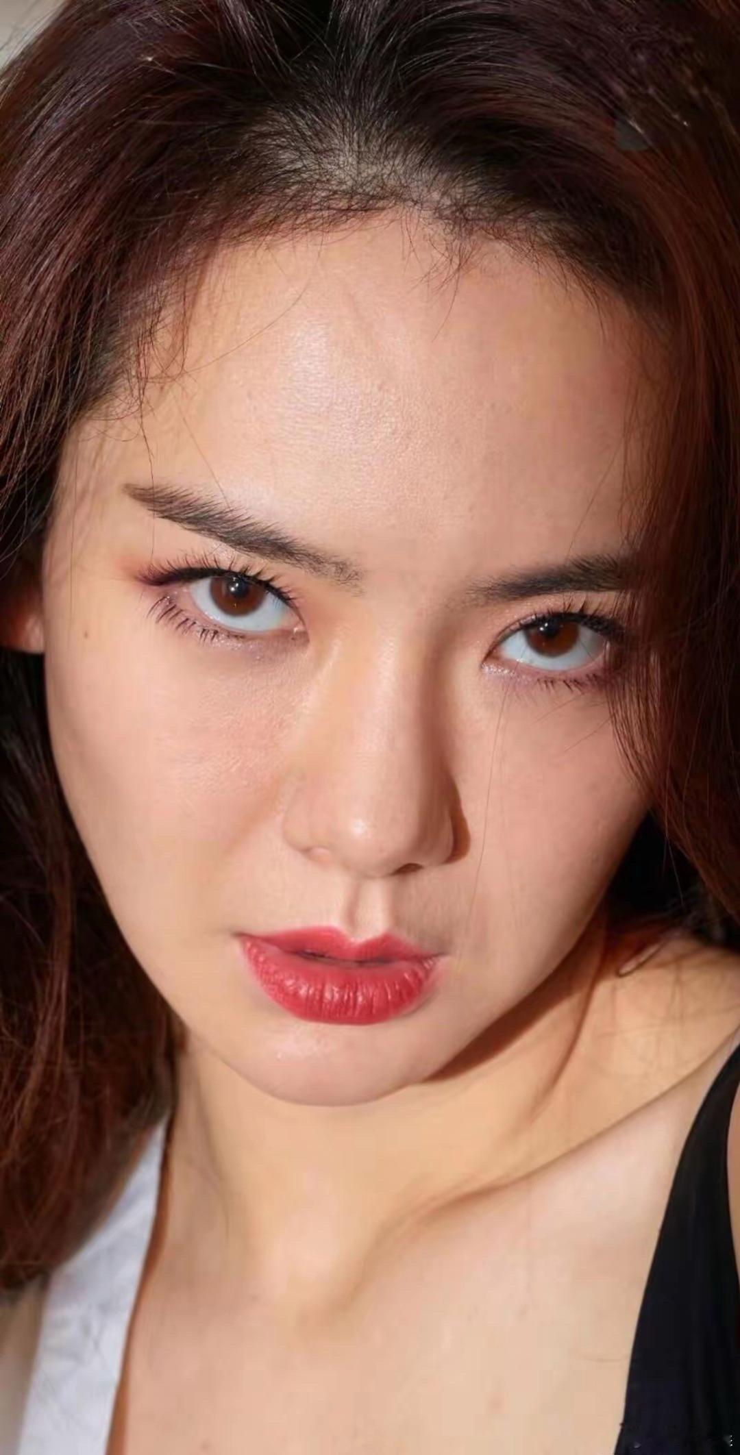 戚薇怼脸生图来袭！全程无美颜无滤镜，真实状态直接拉满～ 