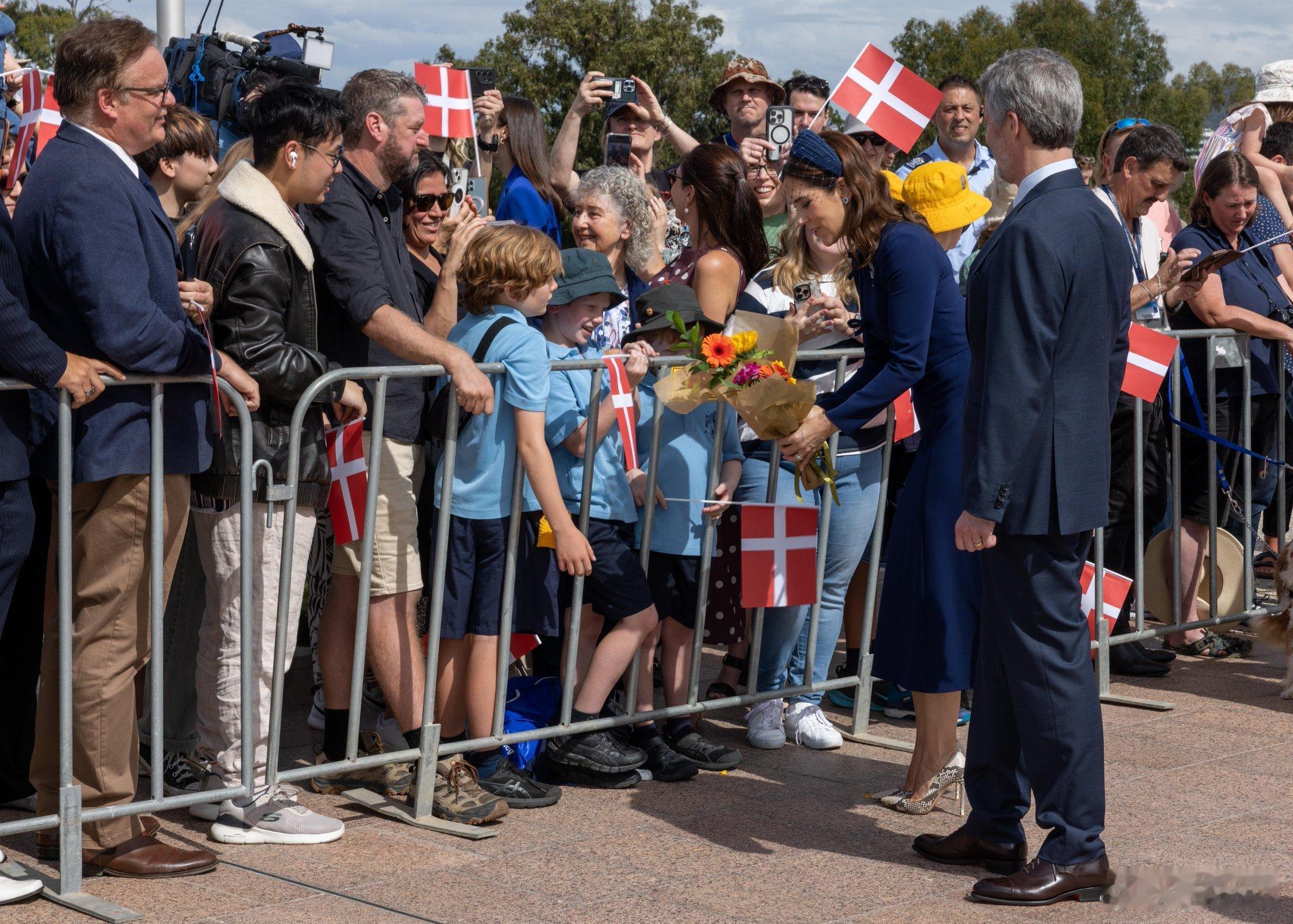 丹麦王室 🇩🇰🇦🇺3月16日，弗雷德里克国王和玛丽王后访问澳大利亚战争纪