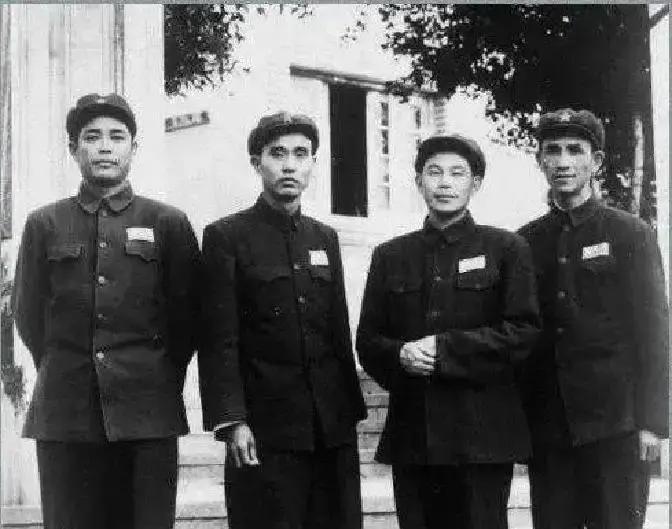 1946年，他亲手解散部队，九死一生回到延安，却拒绝去陕南，对首长说：我要去华东