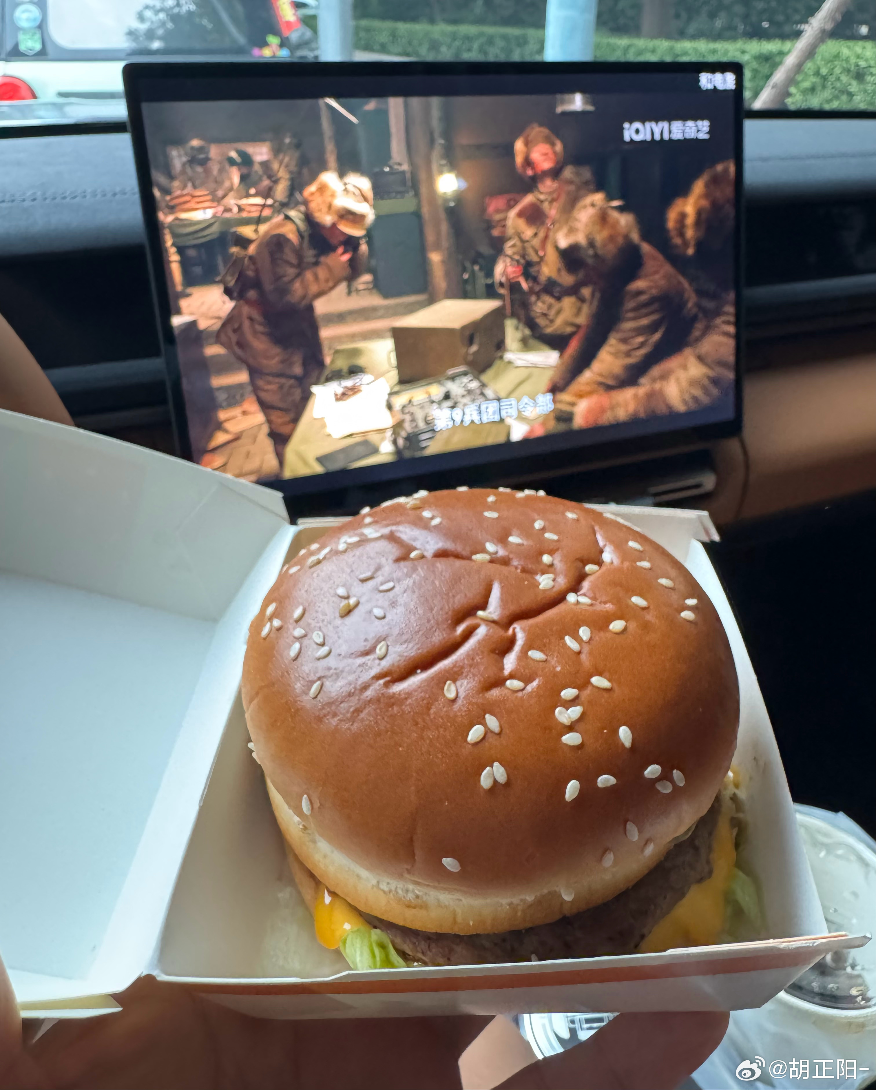 又吃上西餐了麦记+追剧这奢华的生活羡慕我自己老胡的icar v27