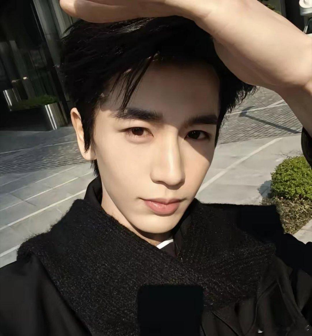 金靖怀孕原来是张凌赫给把脉传出来的啊！金靖怀孕，全剧组最后一个知道，但第一个发现