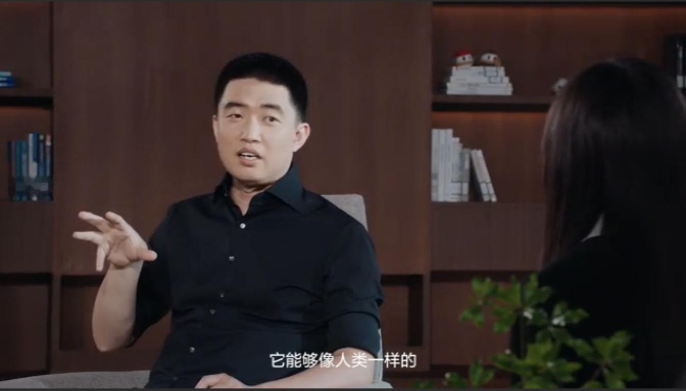 李想:“VLA司机大模型训练VLA即VL（视觉语言）+A（行动），其训练分三阶段