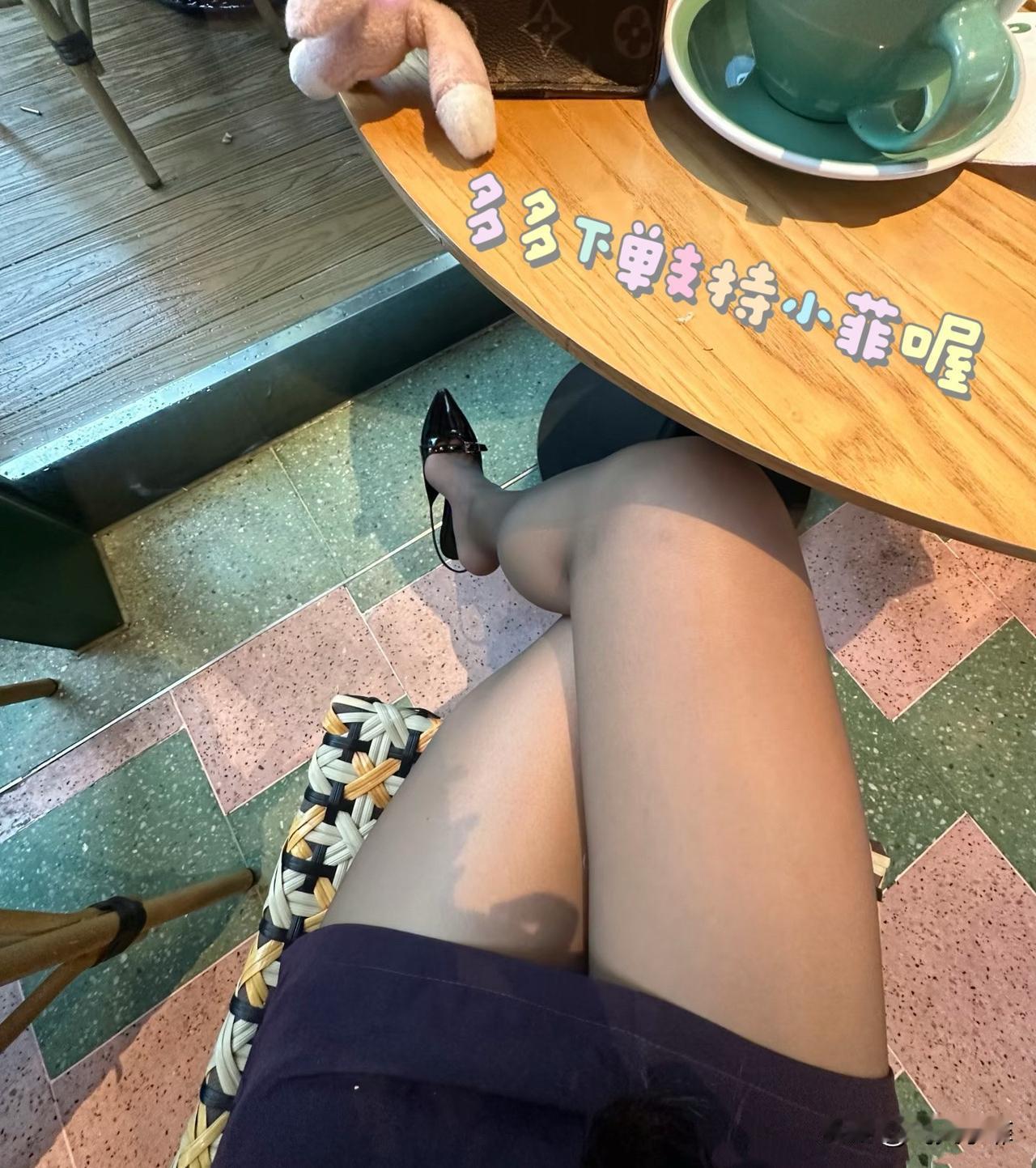 早晨起来，天色阴沉，降温啦[微风]
小伙伴们可要做好保暖喔[心]
小菲今天休息，