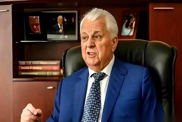 一群乌克兰的顶尖专家，在中国采访镜头前，突然就集体崩溃，哭得像个孩子。
你以为是