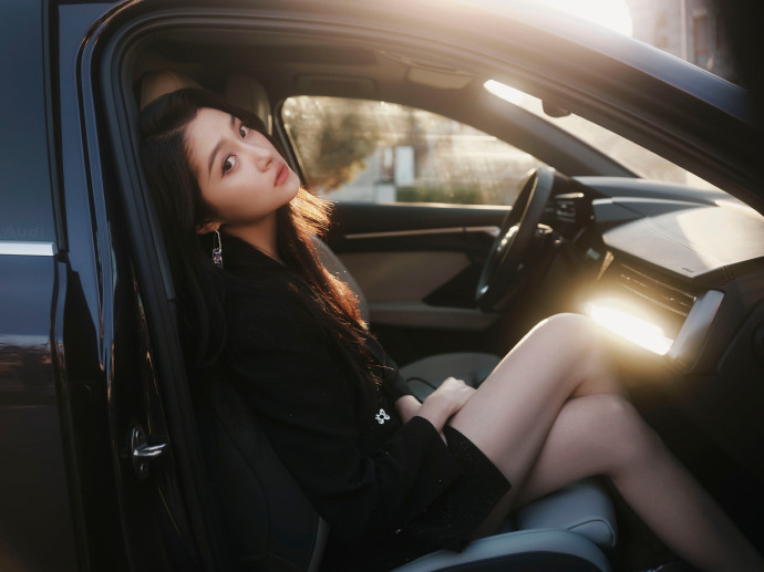 🐟 曝关晓彤喜提新车明星提新车永远有流量，但今天关晓彤这波有点不一样…不是简单