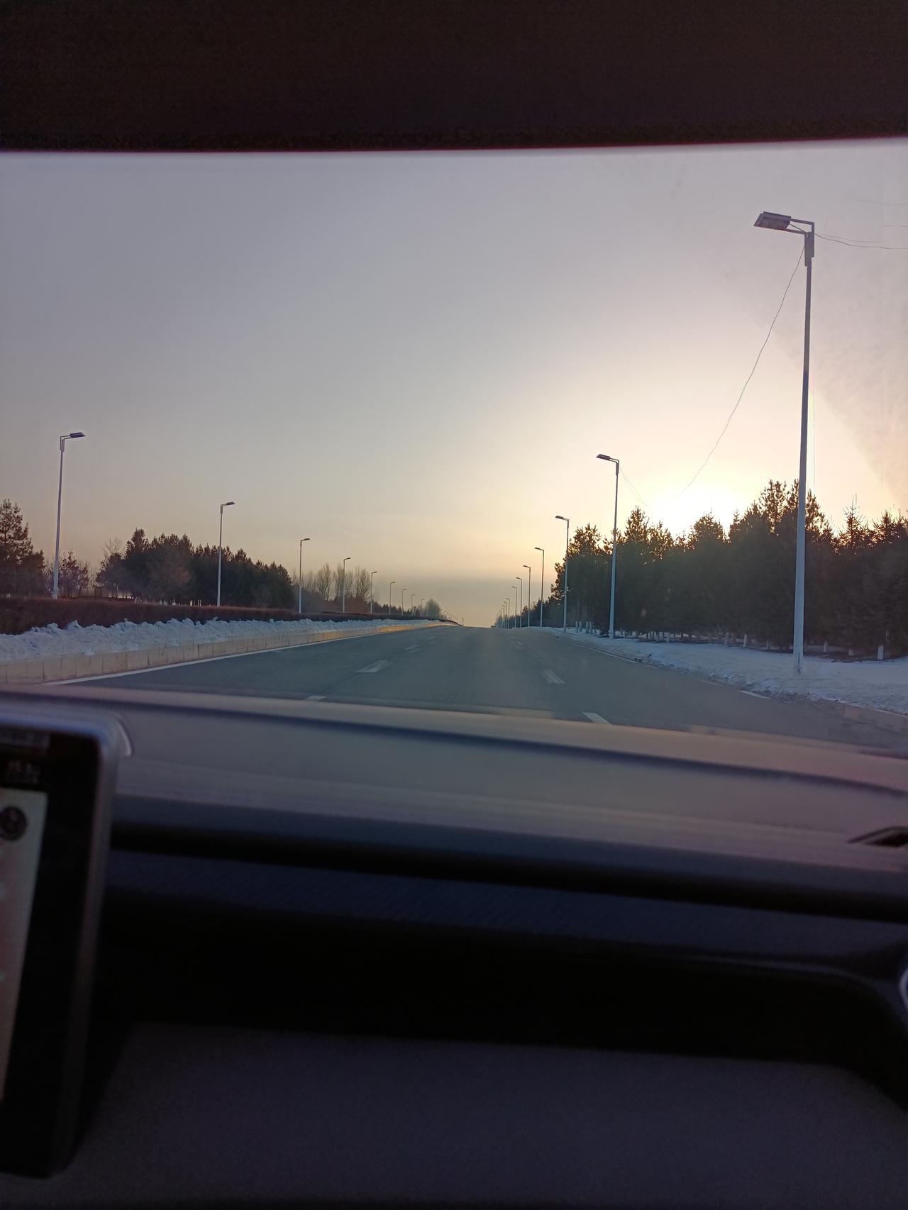 上天给了我一双
洞察一切的慧眼，
我却无法用它
它来看穿人心。