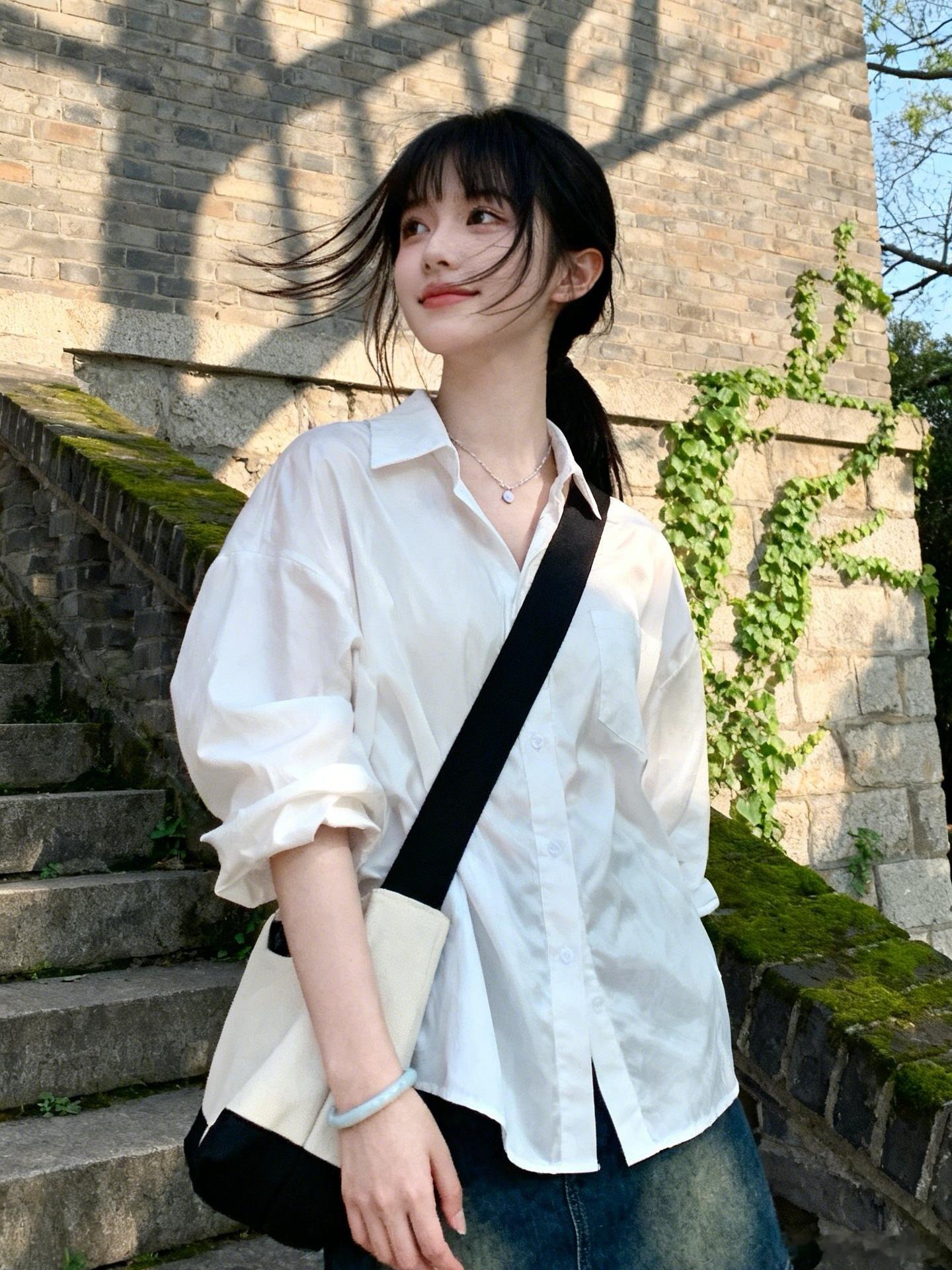 说实话，我现在越来越害怕“聊天”——不是怕冷场，而是怕“太顺”。刷短视频、加群聊