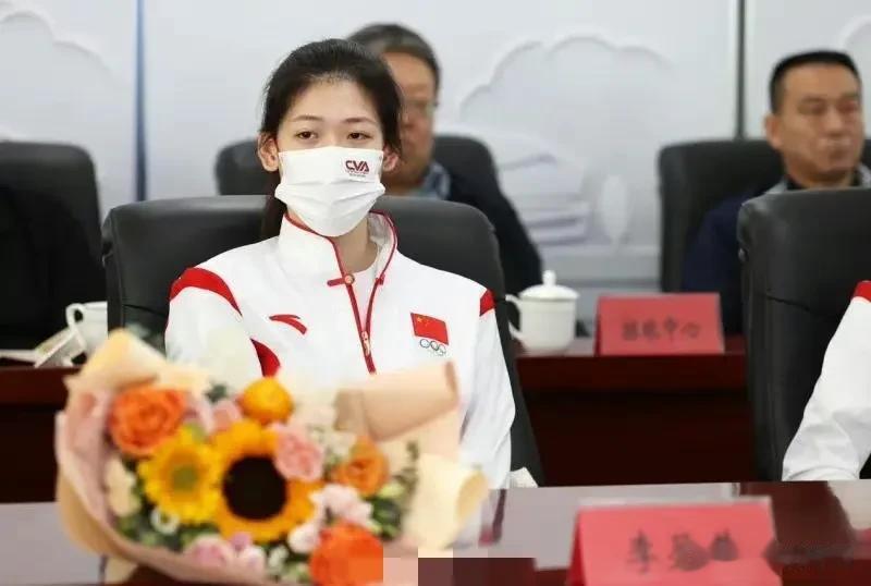 天津市体育局10月11日召开杭州亚运会优秀运动员座谈会，带病的天津女排优秀主攻李