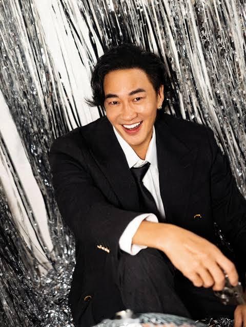 何润东助阵苏超带火当地外卖消费热爱可抵岁月漫长，95后店主用奶茶赞助热爱，把生活