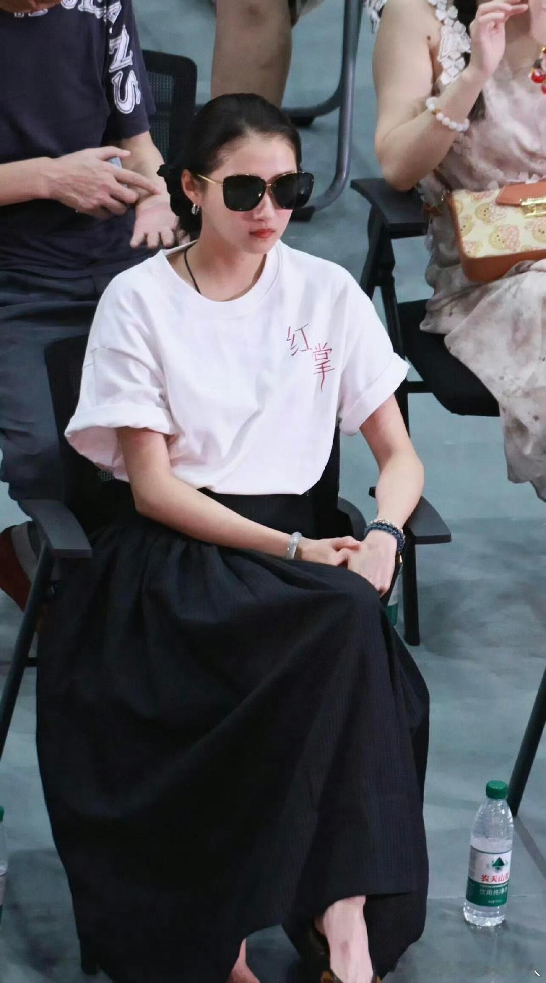 关晓彤演的青年画家孟露莎 关晓彤新剧演青年画家新角色青年画家孟露莎重磅来袭，关晓