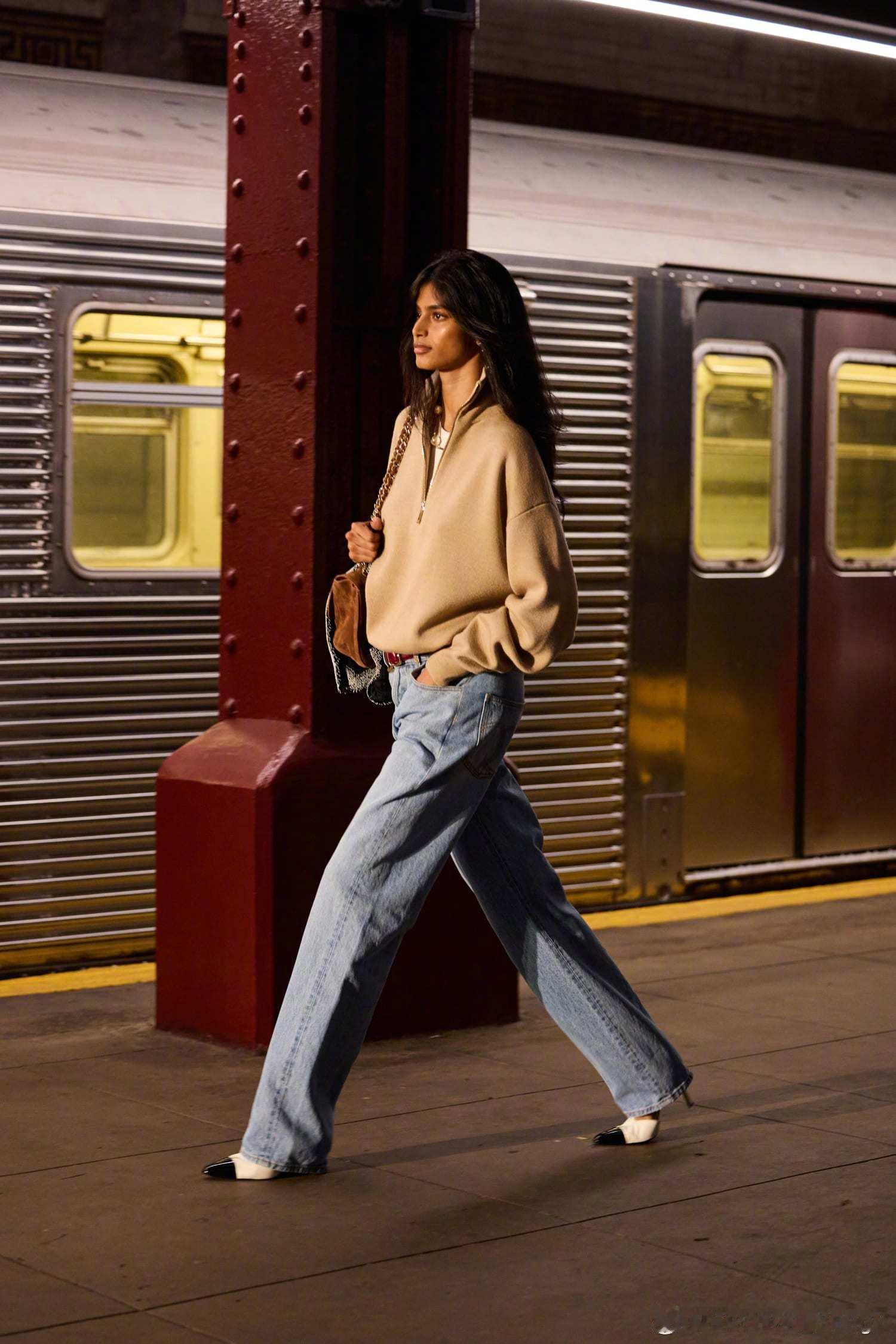 本月初在纽约发布的 CHANEL Métiers d'Art 高级手工坊系列，将