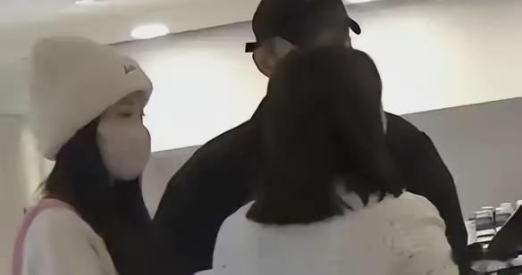 网友曝料柳岩逼男友离婚后上位 ？？男友身份被透露1月16日消息，有知情人士爆料，