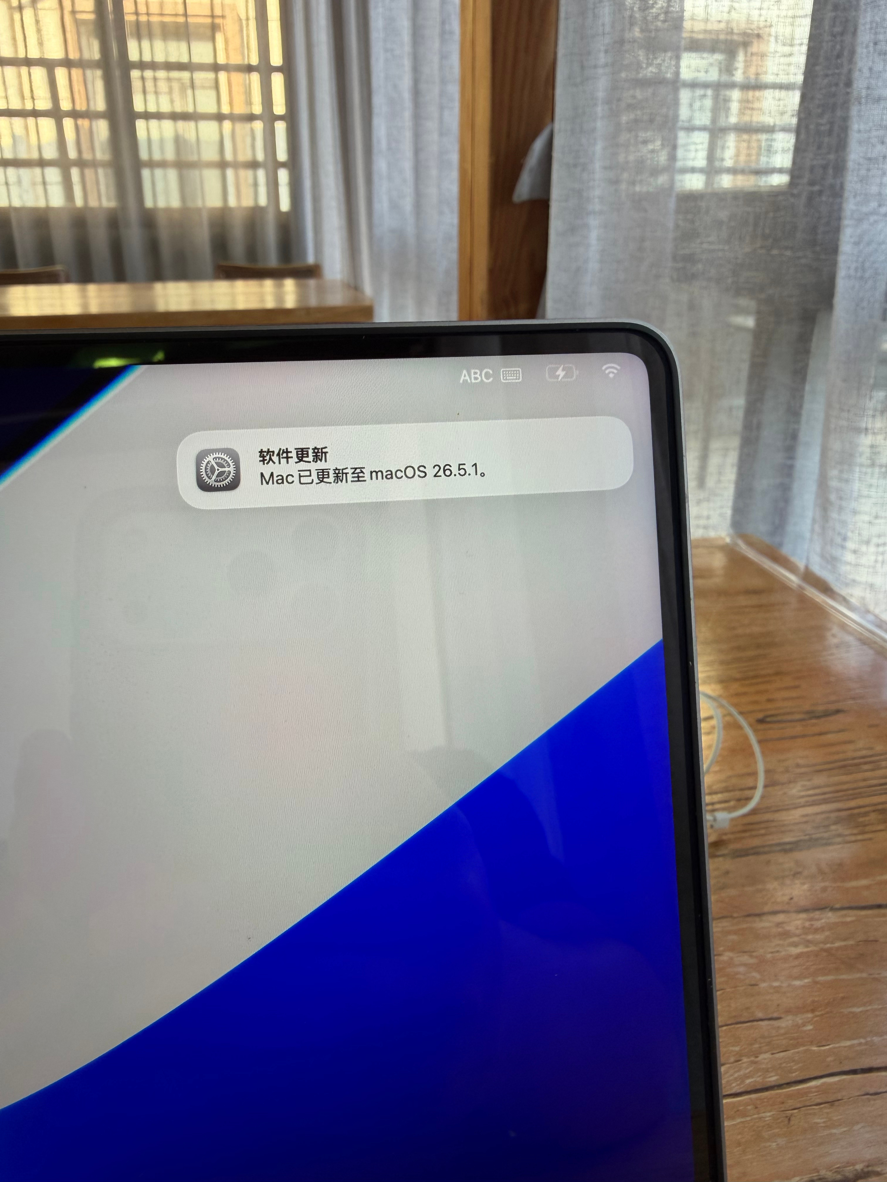 正在写稿，突然跳出个弹窗，我手法太快，点了确定，然后……