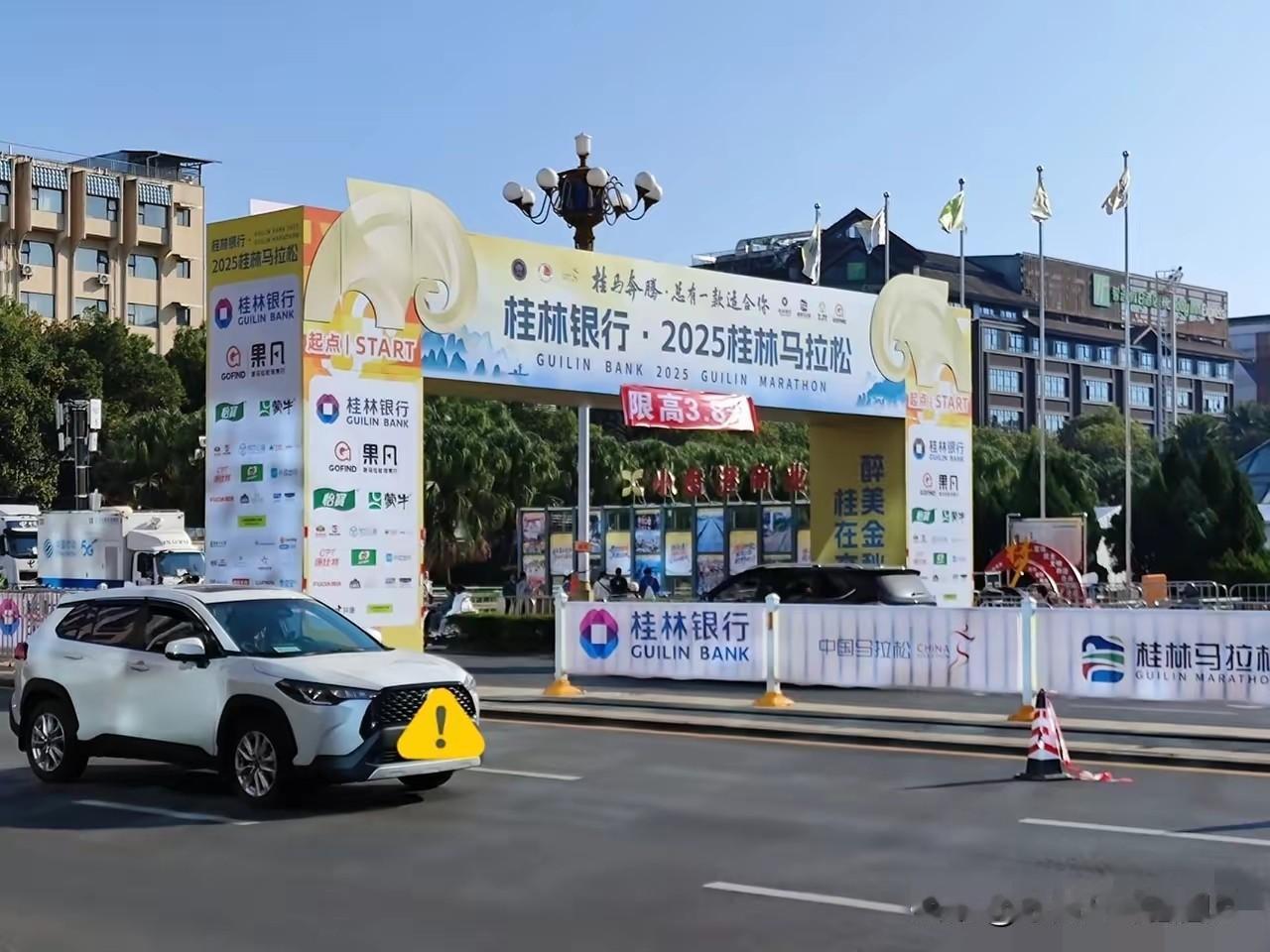 一觉醒来，桂林马拉松组委会哭晕在厕所！

不是因为赛事筹备太忙，也不是因为天气不