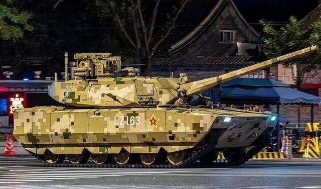 美媒首次承认中国100坦克领先世界，至少领先十年。美国一军事网站发表文章，对阅兵