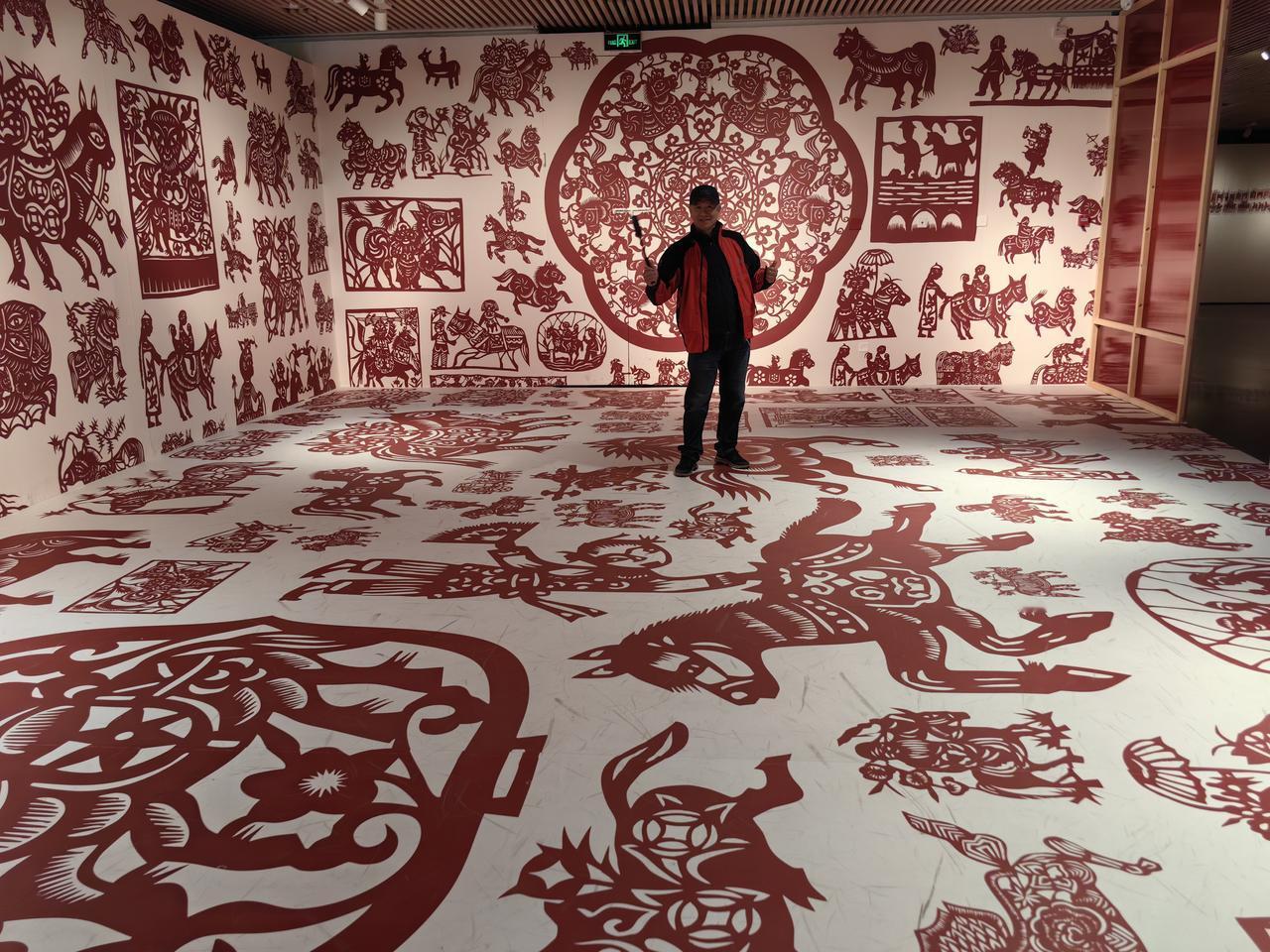 昨天在清华大学艺术博物馆参观了两个展览：一、玻璃应力：现代艺术演变在威尼斯！来自
