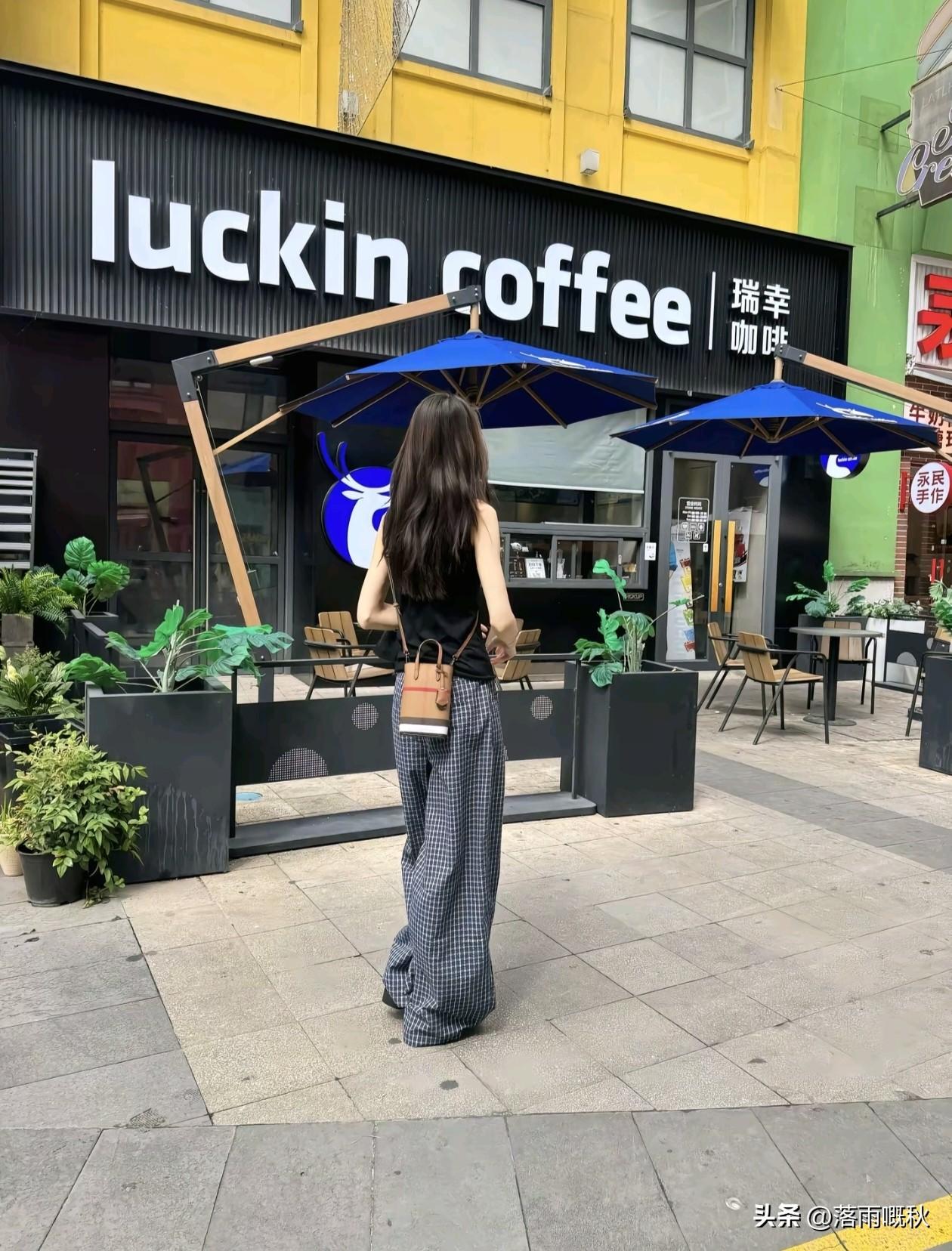 于酷暑中寻一处心静，自有清风徐来。