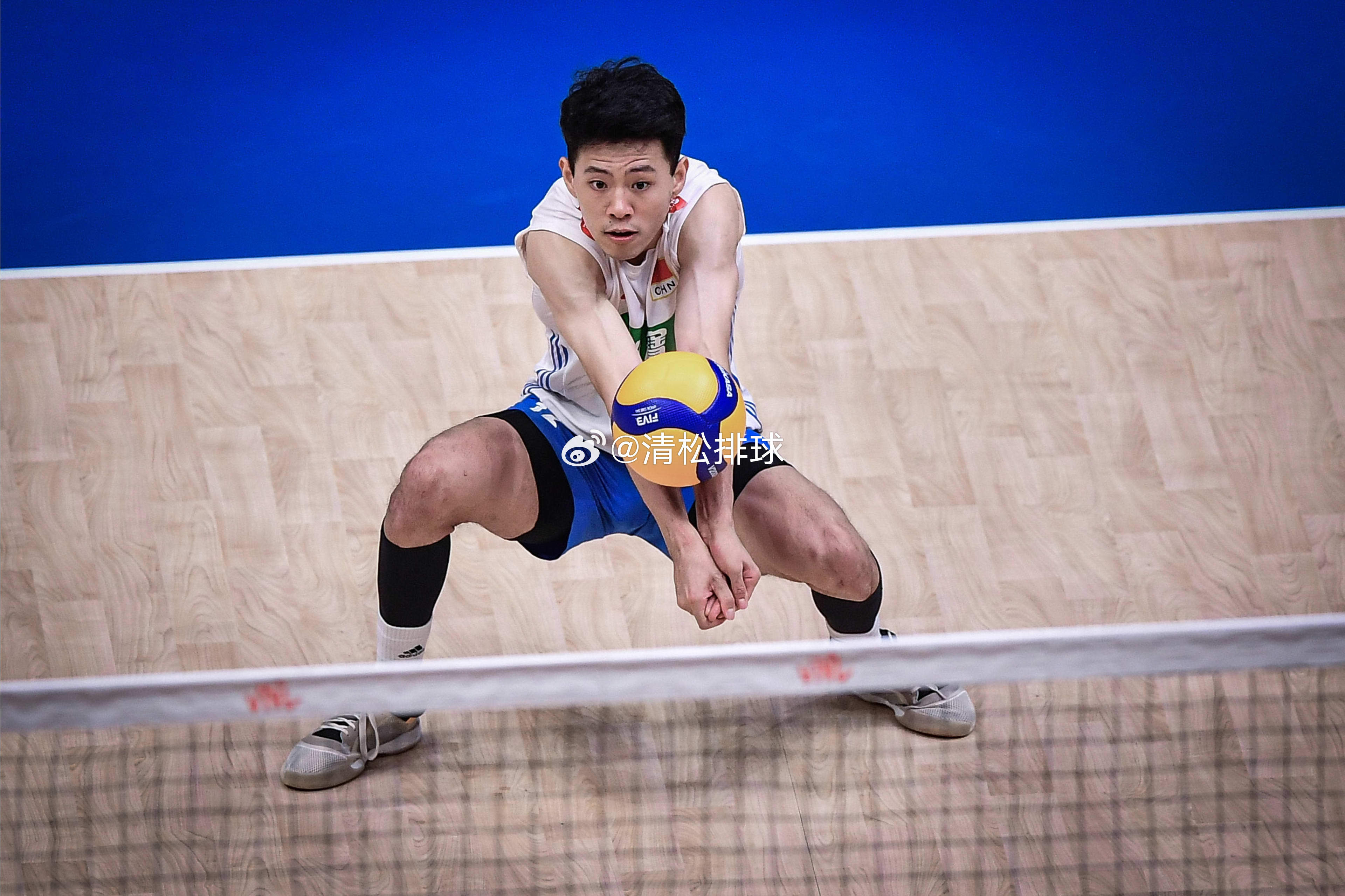 中国男排1-3加拿大男排中国男排一传数据：曲宗帅：L24次一传、14到位0失误一