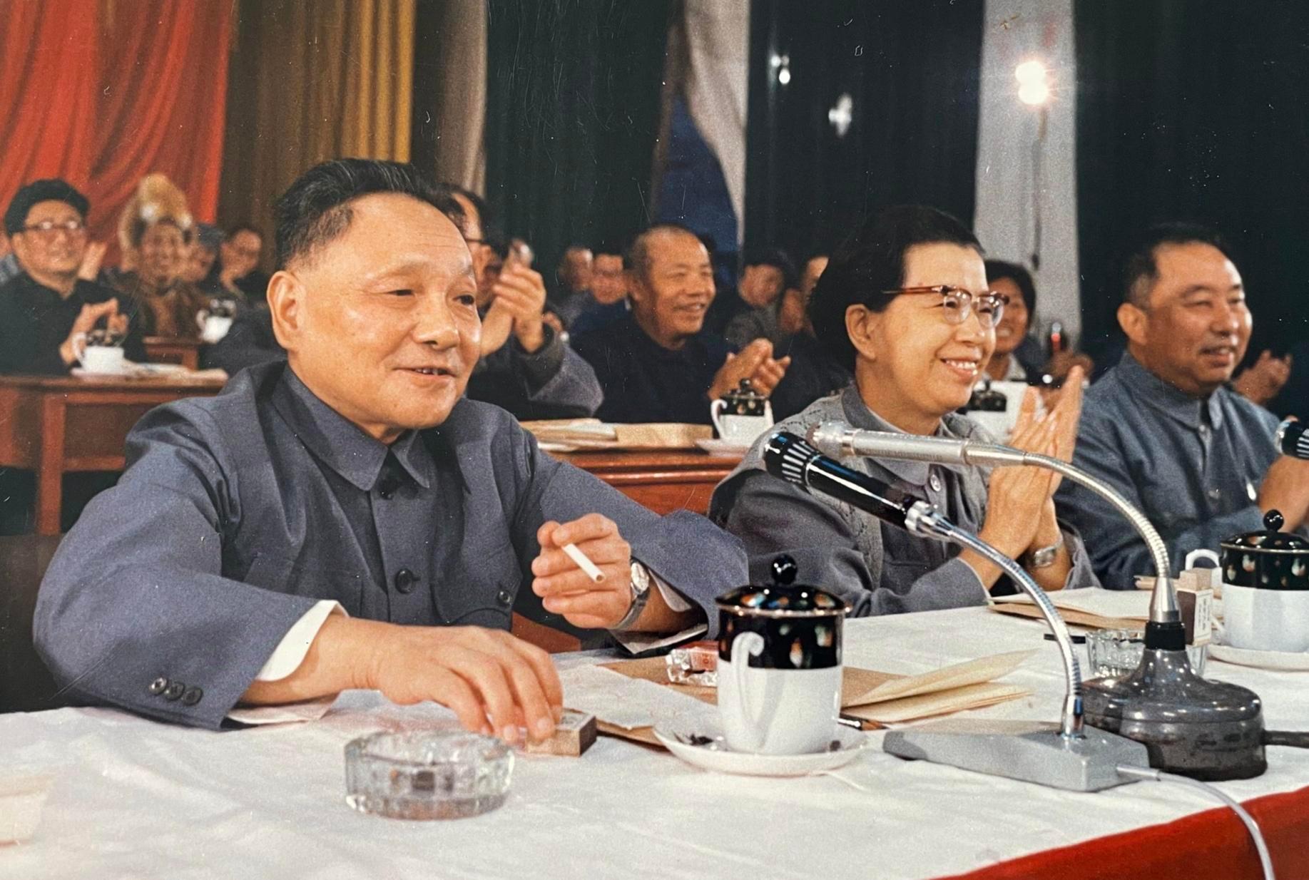 历史 1975年9月15日至10月19日，全国第一次农业学大寨会议于山西昔阳开幕