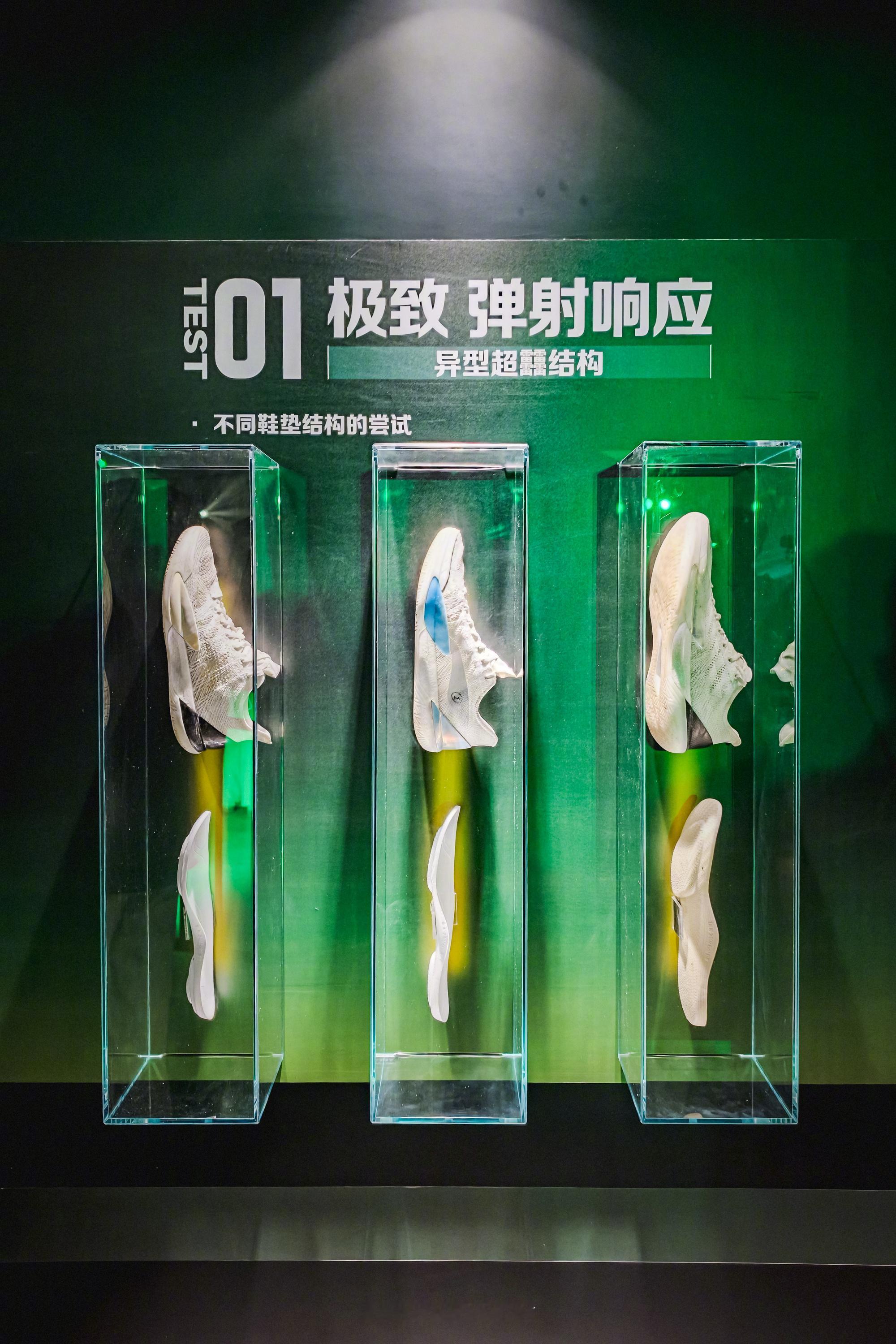 LI-NING GAMMA II又是快两年的时间，14轮推倒重来，无数次实战测试