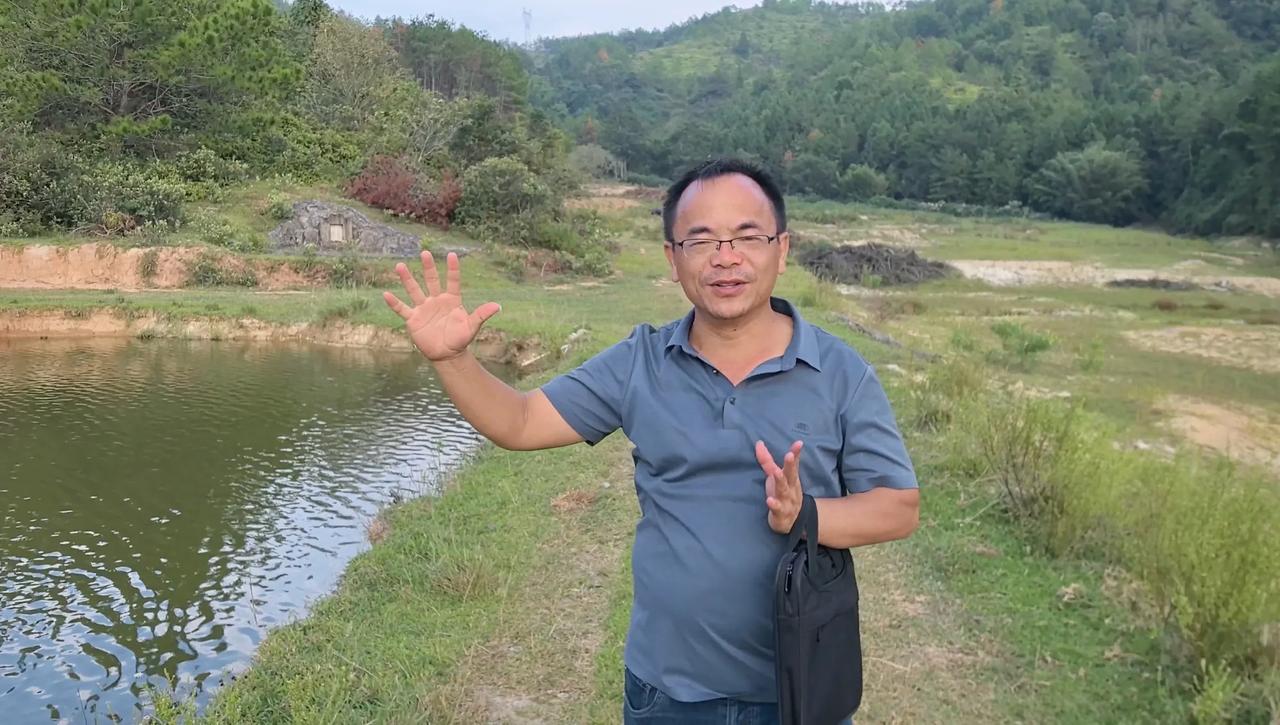 在河源寻龙点穴，顺道考察研究了发富十亿以上的某家族墓，巧的是同处这条脉有几家人，