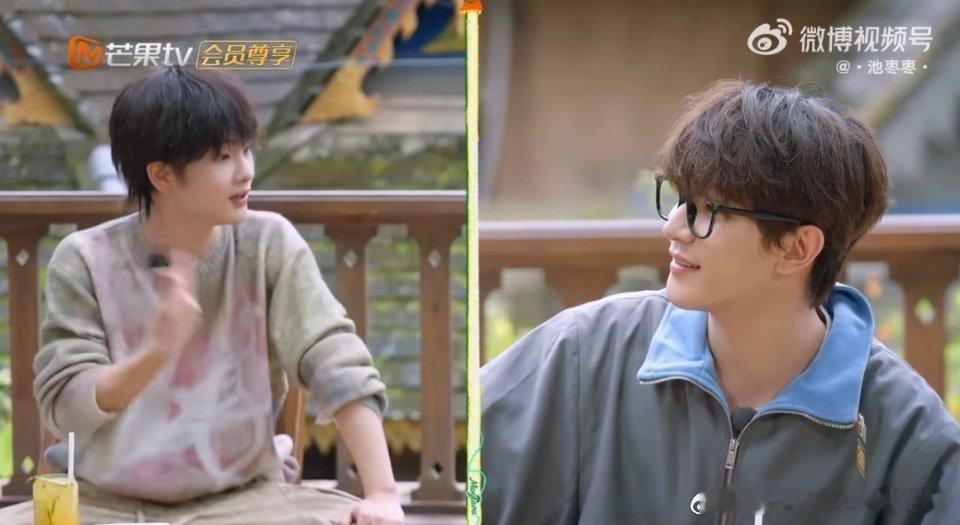 周震南何洛洛第一第二这么拿的周震南台下喊退赛台上冲第一，何洛洛直接正面叫板要拉他