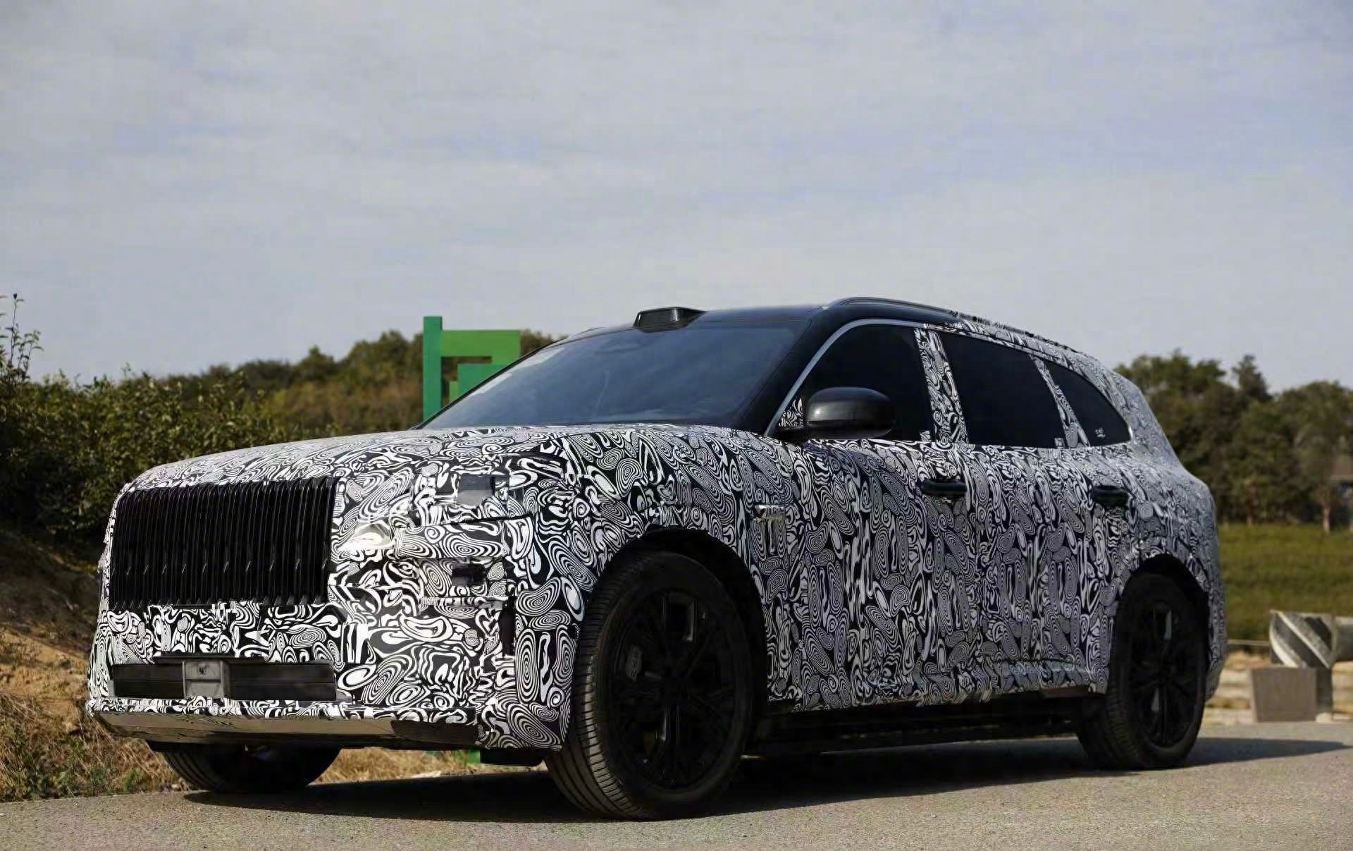 极氪全新性能旗舰SUV 9S谍照曝光，新车内部代号“虎鲸”，基于浩瀚-S超级电混