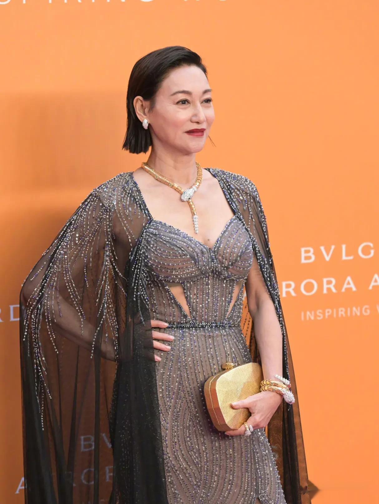 娱乐圈女明星的地位和颜值，在这次活动中展示得淋漓尽致，有人戴着百万珠宝看热闹，有