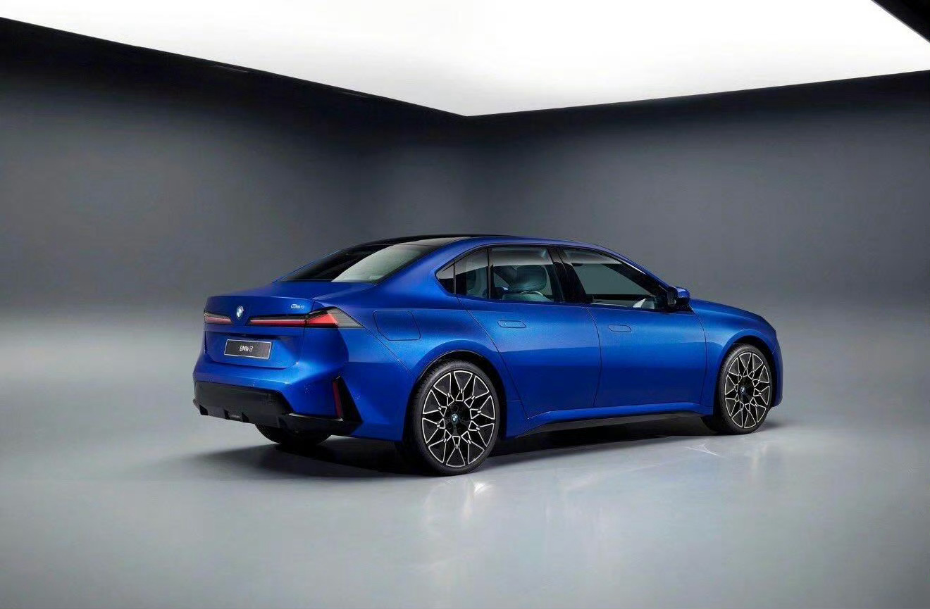 新 3 系的这造型在搞什么…我是老 3 系车主，我认识的 3 系，都有自然流畅、