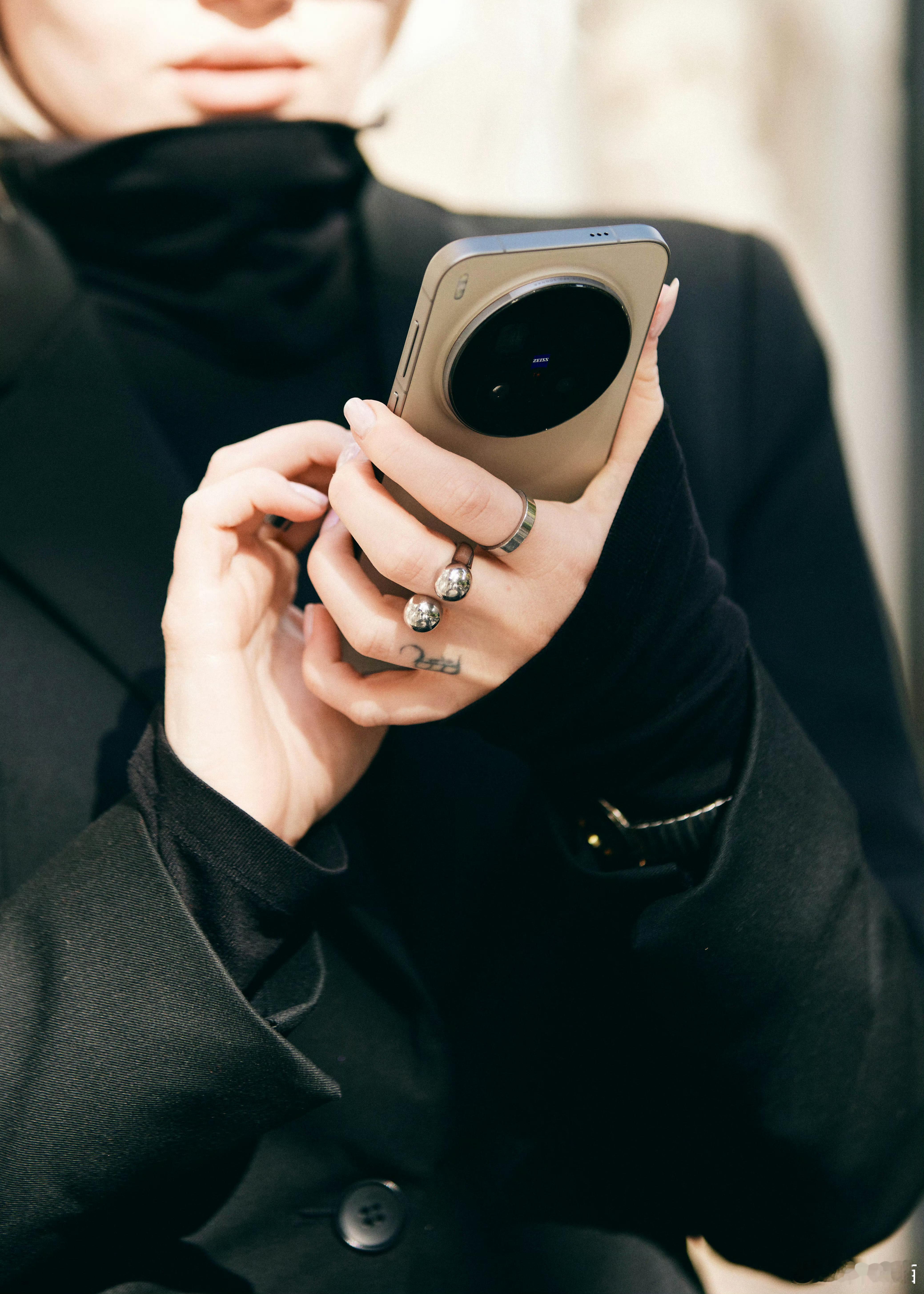 起床不要一睁眼就刷手机有多少是这样，醒了第一时间是看手机，玩一会再起来