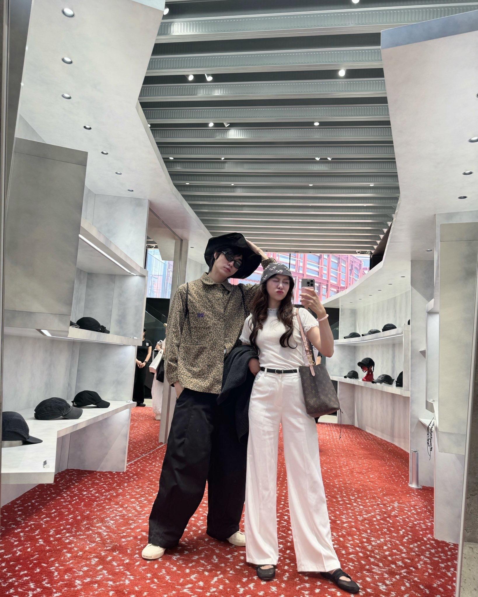 前方3姐发来两张小果冻🥰(jelly第一张这个帽子是一定要戴吗🤣) ​​​