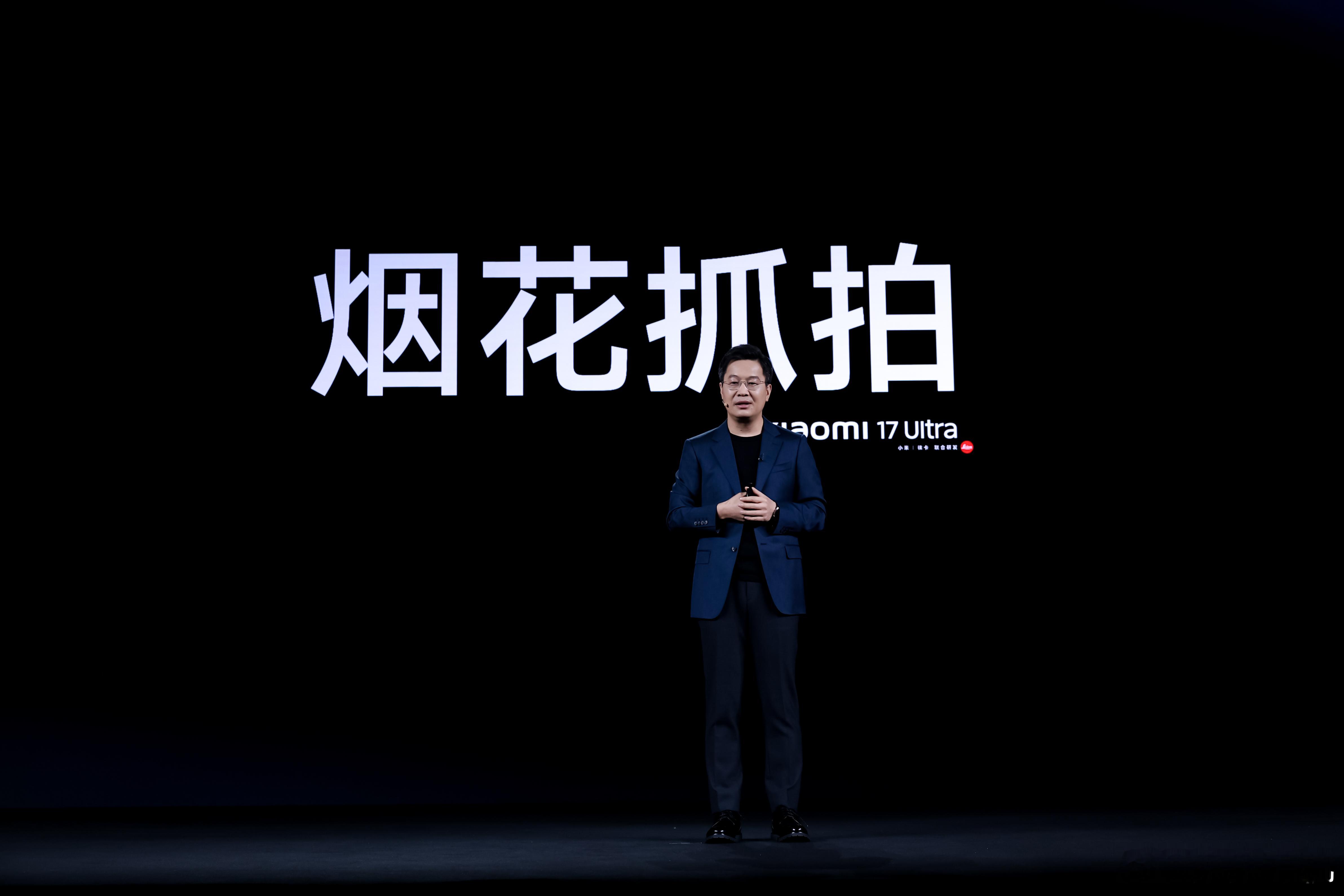 小米17Ultra烟花模式 想象一下，夜幕低垂，烟花升腾的瞬间，是不是想立马用手