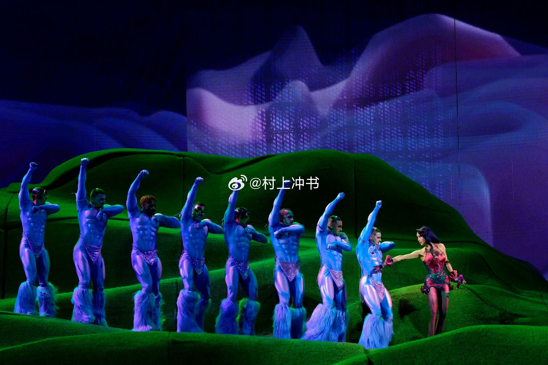 蔡依林演唱会 戒断 全程跟唱蹦跳三小时，累到一步走不动，但嘴角根本下不来。这种“