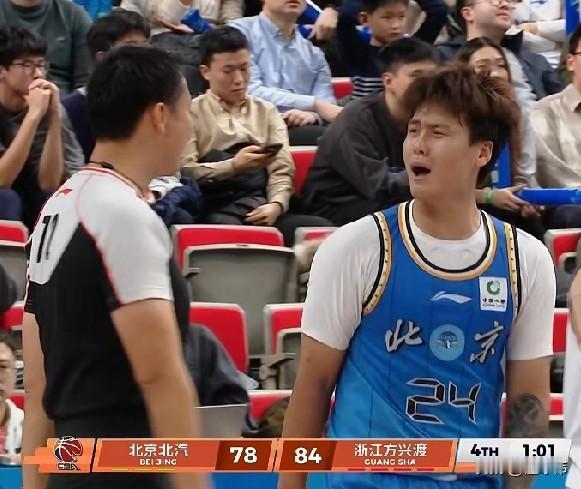 赵睿今天确实是尽力了！

22分9篮板6助攻！

一次次抱着球冲击内线！

一次