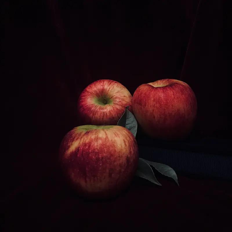 选手机在苹果、华为、小米之间纠结的人可太多了，身边80%的人都盯着参数，却忽略手