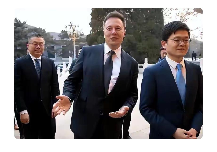 马斯克真不愧是商业鬼才，2026 年开年就带团队来中国考察多家光伏企业，直接让 
