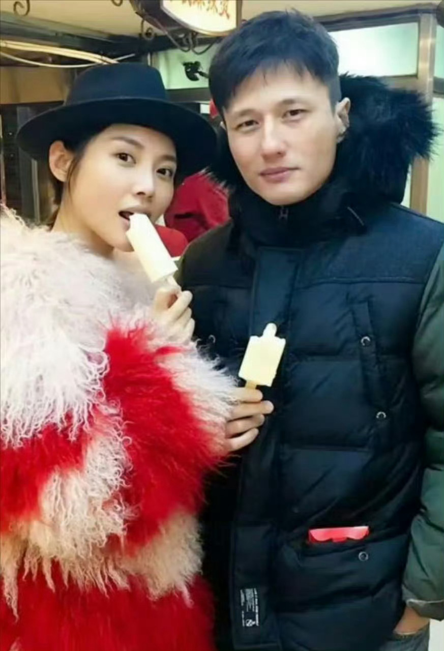 徐冬冬尹子维家宴菜单曝光了吗一路看徐冬冬尹子维走过来， 好事将近太好嗑！东北婚礼