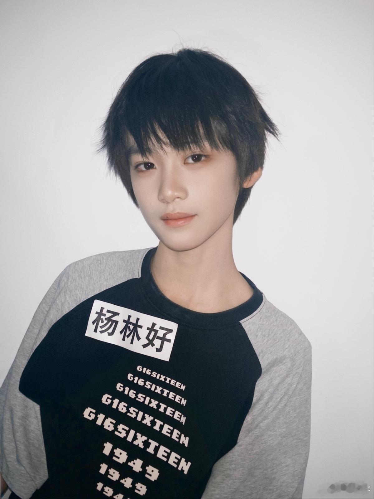 杨林好被宝宝萌晕了，而他只会一脸无辜的看着你
