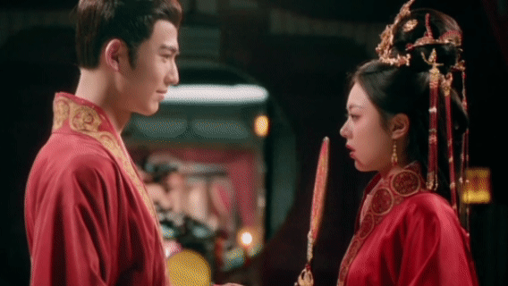 #李蓉大婚造型#这个造型真的绝美，满头暗器的设定也很带感哈哈，真的很爱，太喜欢这