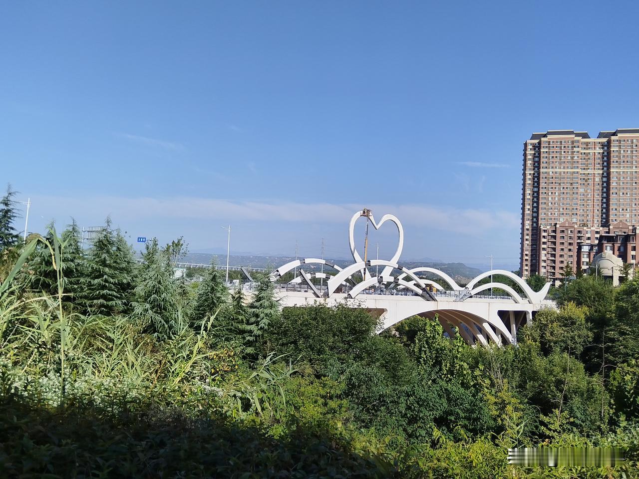 天鹅桥
前一段经常看到关于天鹅桥信息，一直弄不清具体位置，主要还是懒，没有用工具
