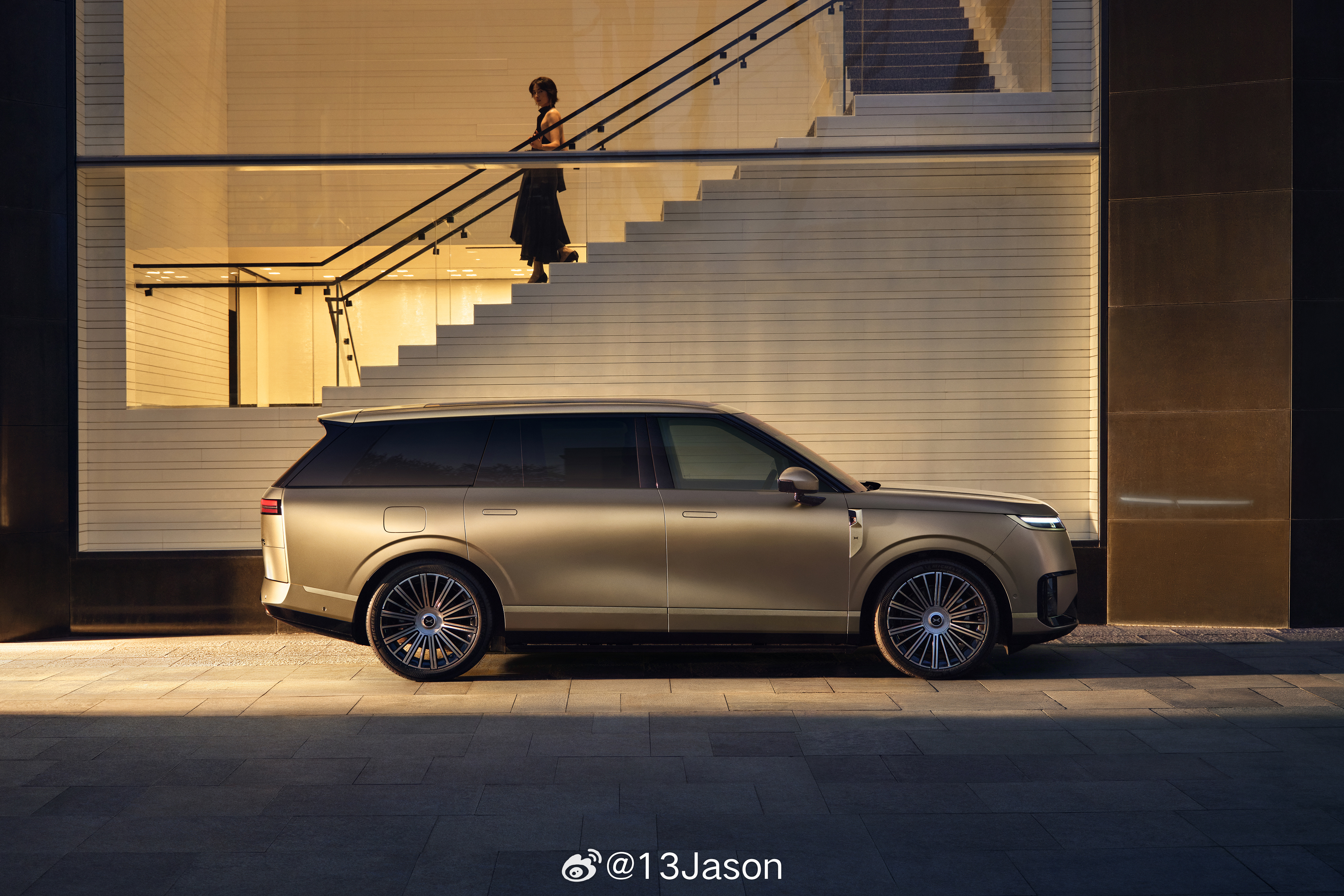 新科技旗舰小鹏GX来了 ，新豪华大六座 SUV，气场看着挺足。 