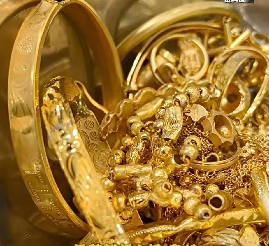 母亲偷卖大儿300万黄金，竟未给小儿买房，近日有市民爆料称，自己存放15年价值3