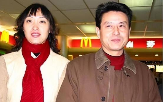 1992年，陈忠和的妻子王莉莉在出差途中，不幸被飞驰而过的火 车勾住背包，瞬间卷