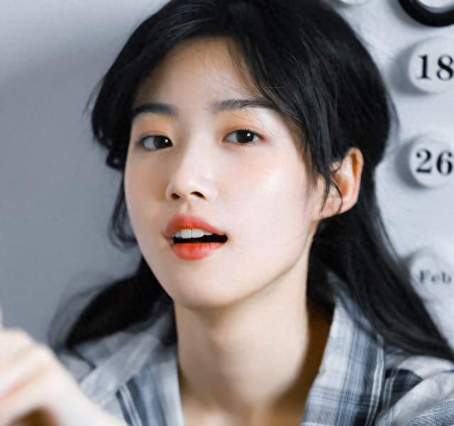 卢昱晓重返16岁：女演员的少女感，是一门昂贵的生意