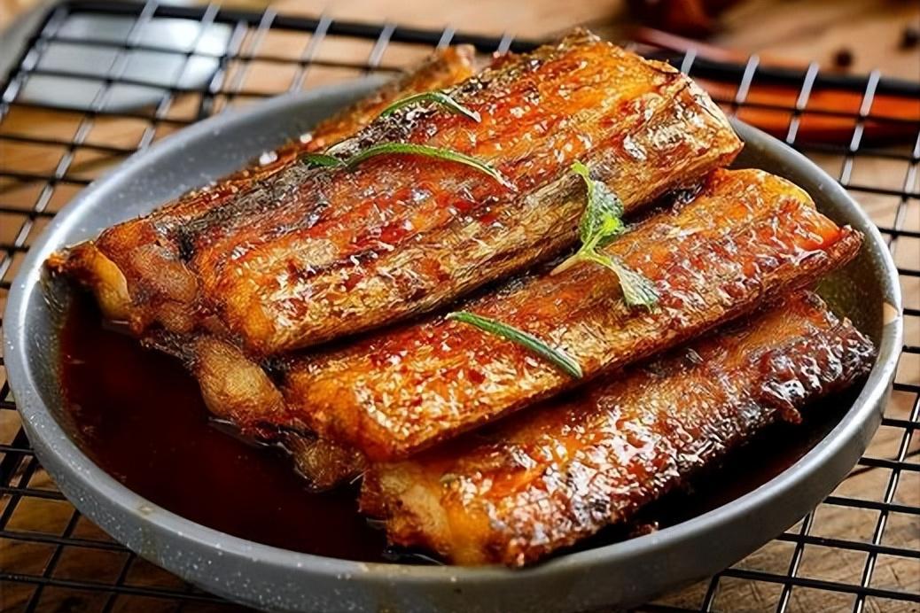 带鱼被热议！医生发现：糖尿病人常吃带鱼，坚持半年或有3个改善

很多糖尿病人吃饭