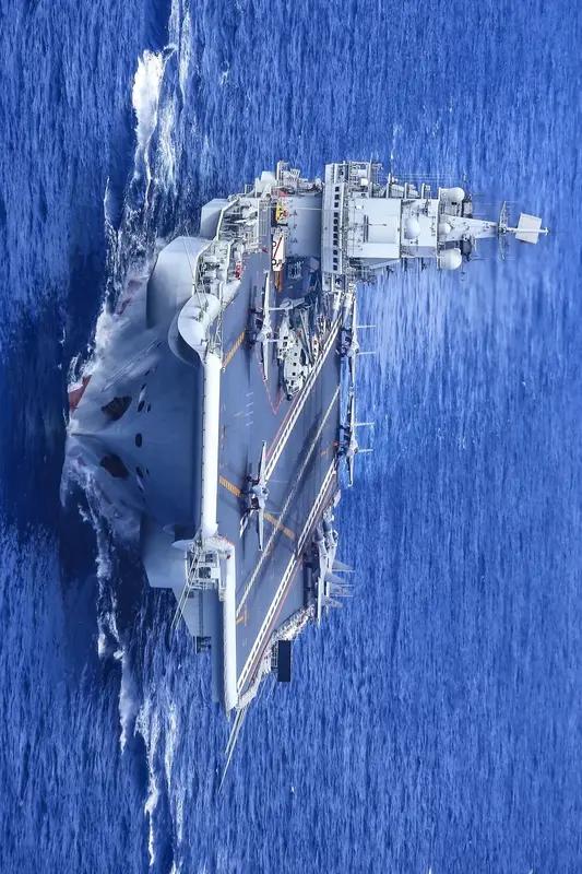 彰显实力，塑造周边安全态势
南部战区海军进行实战化练兵，能够全面检验和提升部队的