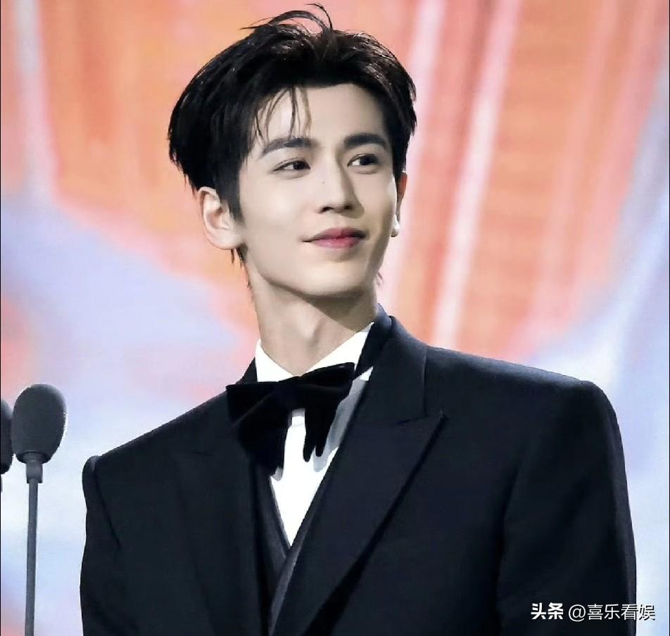 张凌赫，没想到吧？
 
3月24日，张凌赫又以一种意想不到的方式火了。贵州一位老